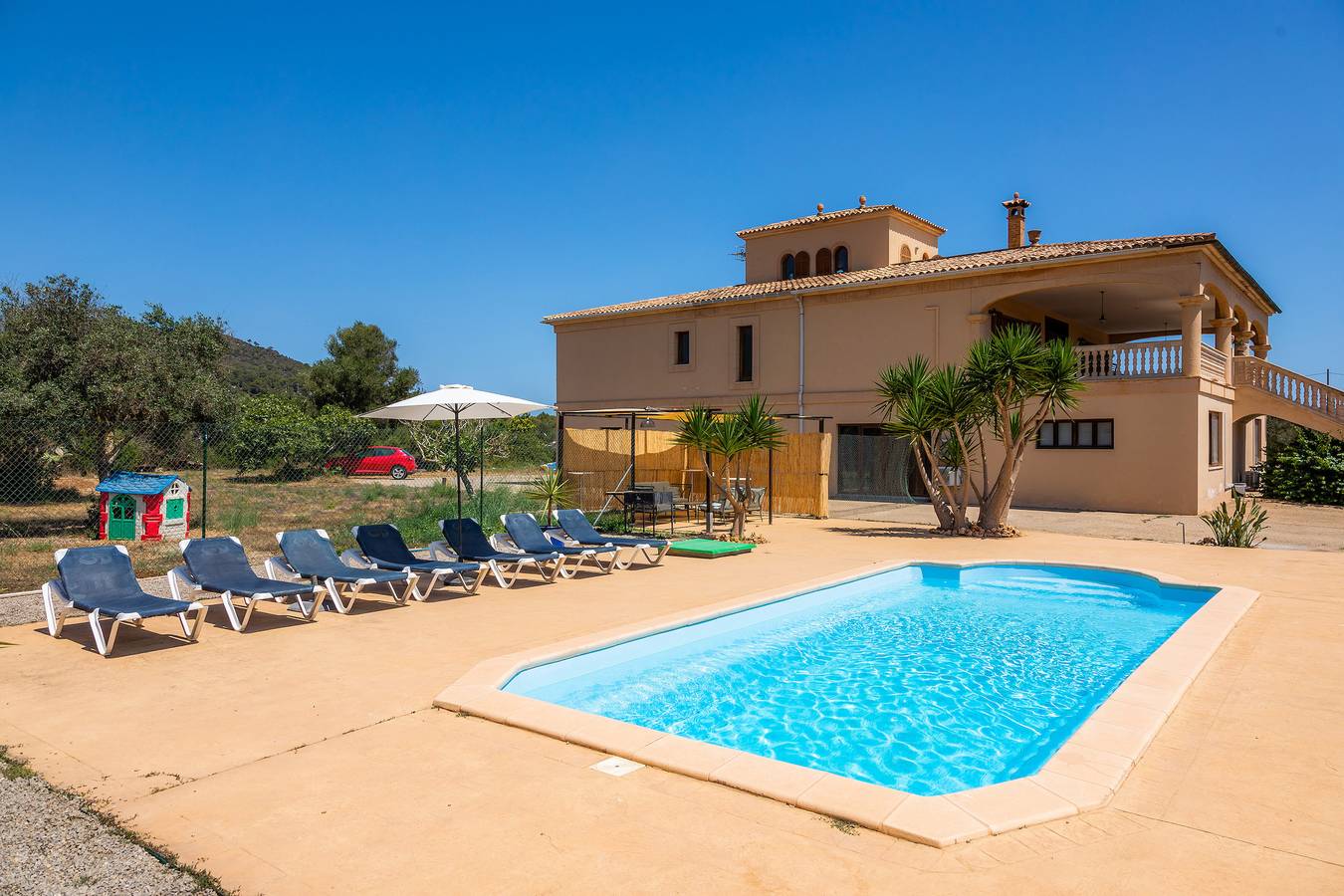 'Villa Sonflo' with Sea View, Pool & A/C in Cala Bona, Son Servera
