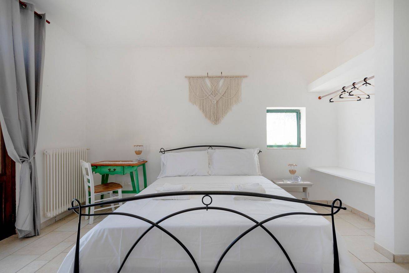 Appartement entier, Guesthost - Contrada Mavugliola Apt with Patio in Locorotondo, Province de Bari