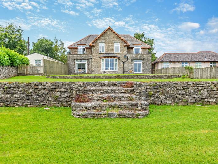Cottage for 4 people, with garden, with pets in Morecambe Bay