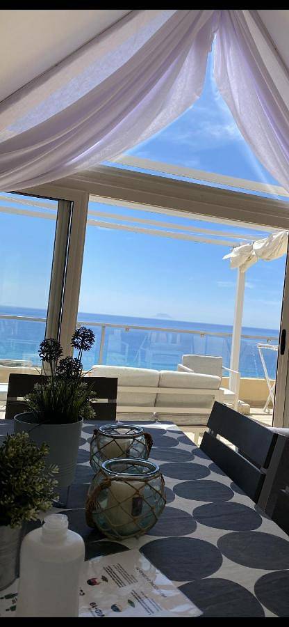 Location de vacances pour 5 personnes, avec terrasse ainsi que piscine et vue, animaux acceptés à Zambrone - 4