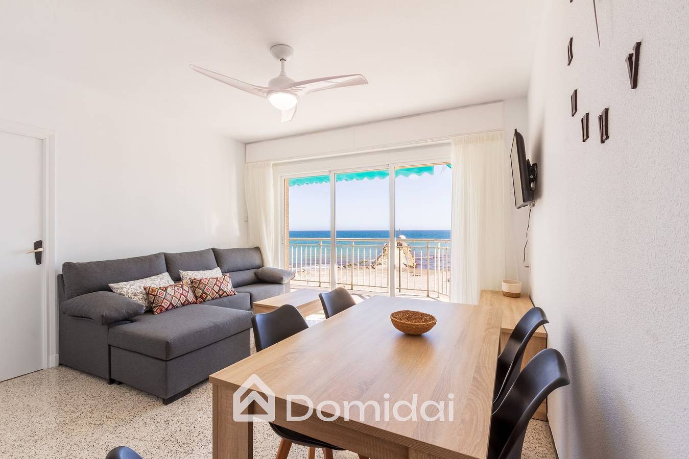 Hel lejlighed, Primera línea de playa ideal para teletrabajo  in Santiago Bernabeu, Santa Pola