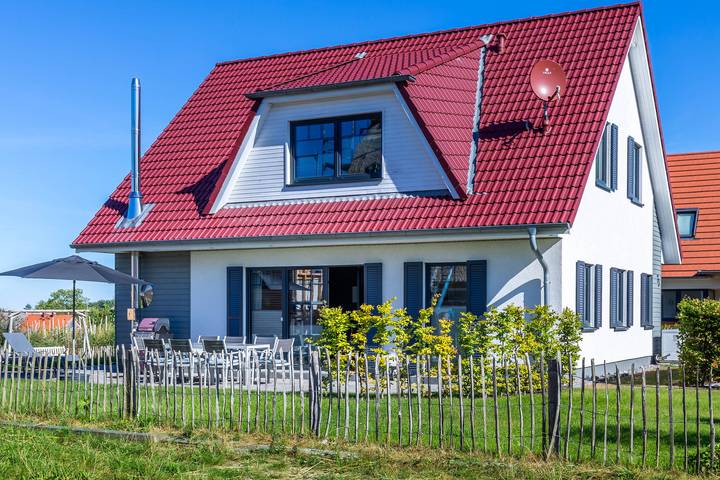 Ferienhaus für 8 Personen, mit Terrasse und Garten sowie Sauna in Kalkhorst