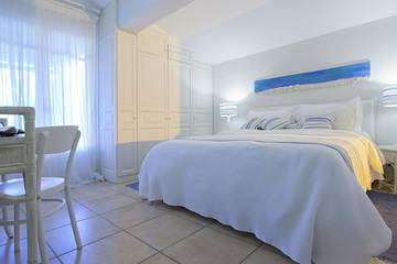 Villa for 14 People in Perdika, Aegina, Photo 3