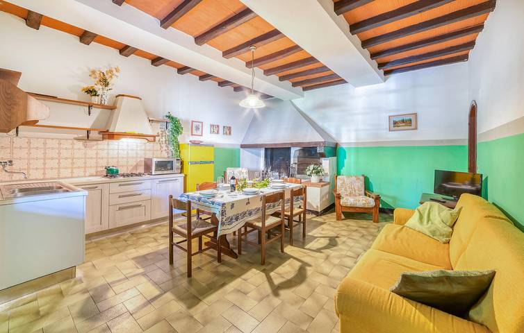 Location de vacances pour 6 personnes, avec terrasse et piscine, animaux acceptés à Dicomano - 3