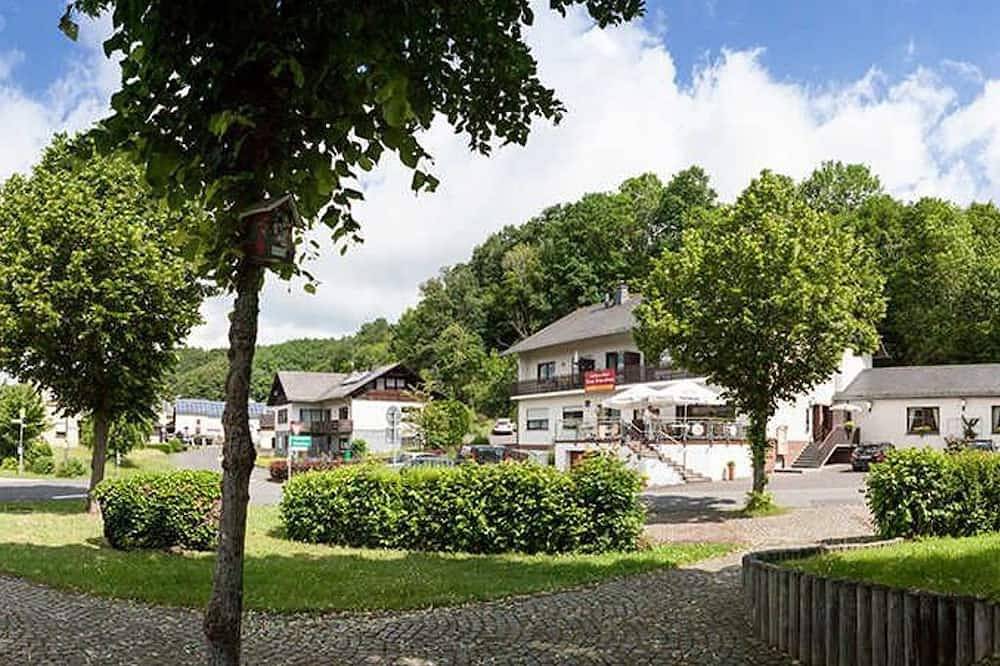 Ganze Wohnung, Appartment Landhaus - Landgasthaus Zum Kreuzberg in Schönbach, Vulkaneifel
