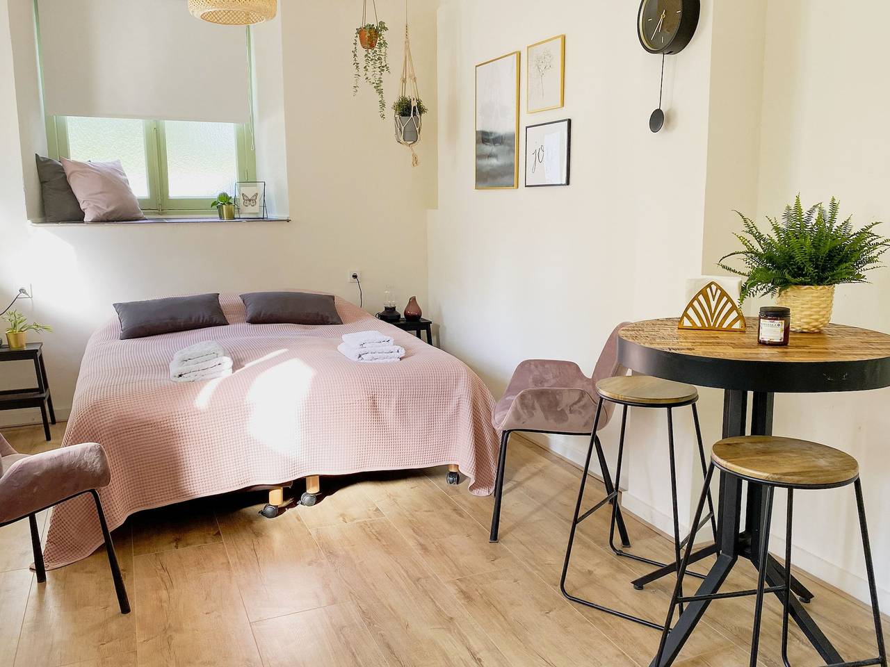 Modern Studio 1 in Historic Abbey in Limburg (Niederlande)
