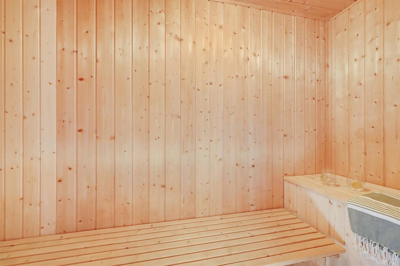 Amazing home in Hvide Sande w/ 3 Bedrooms, Sauna and Wifi in Bjerregård, Holmsland Klit