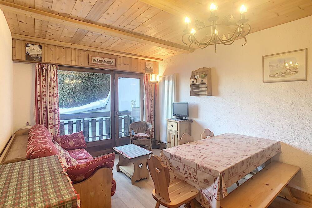 Ganze Wohnung, Gemütliches Studio mit Kabine, direkt an den Skipisten von Combloux, mit Balkon und Skiraum in Combloux, Pays du Mont-Blanc