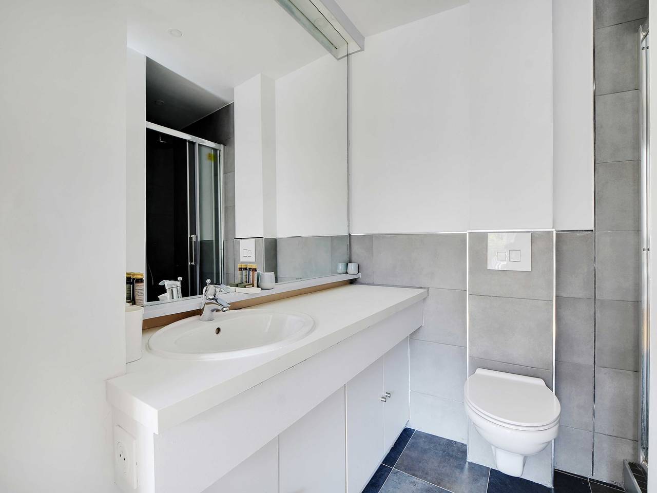Apartamento entero, Acogedor apartamento de 2 habitaciones y 5 plazas en el corazón de Suresnes in Suresnes, Altos del Sena
