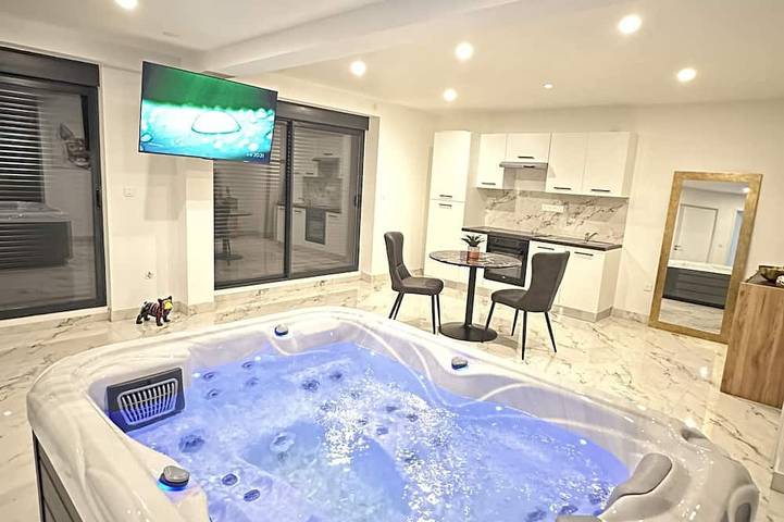 Gîte pour 2 personnes, avec terrasse et jacuzzi dans Office De Tourisme De Chatenois