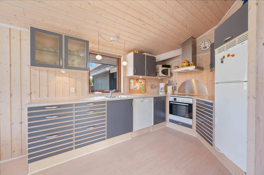 Ferienhaus in Bjerregård mit überdachter Terrasse in Bjerregård, Holmsland Klit