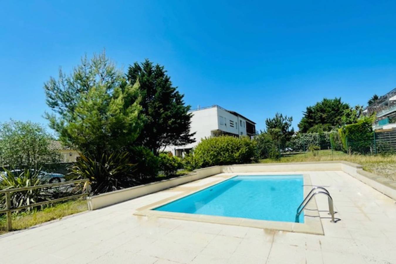 Apartamento entero, Spacious cocoon with pool in La Rochelle in La Rochelle, Región de La Rochelle