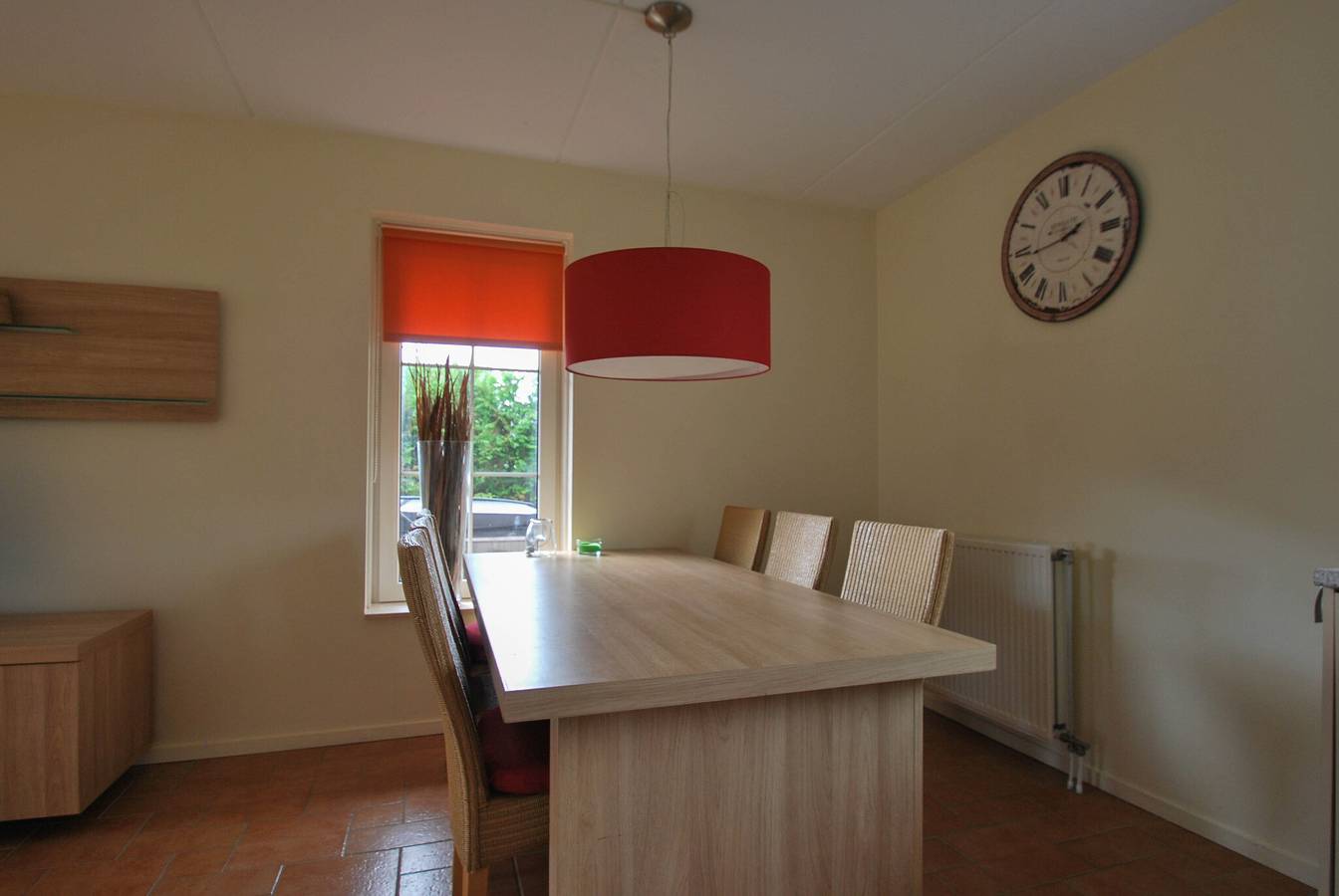 Beach Resort Makkum — Beach Villa with Wellness Hot Tub & Sauna - 6 persons in Makkum, Lake Ijssel