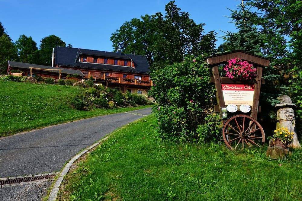 Ganze Wohnung, Große Ferienwohnung im Wohnhaus - Ferienwohnungen Ihle in Altenberg, Mittlere Erzgebirge