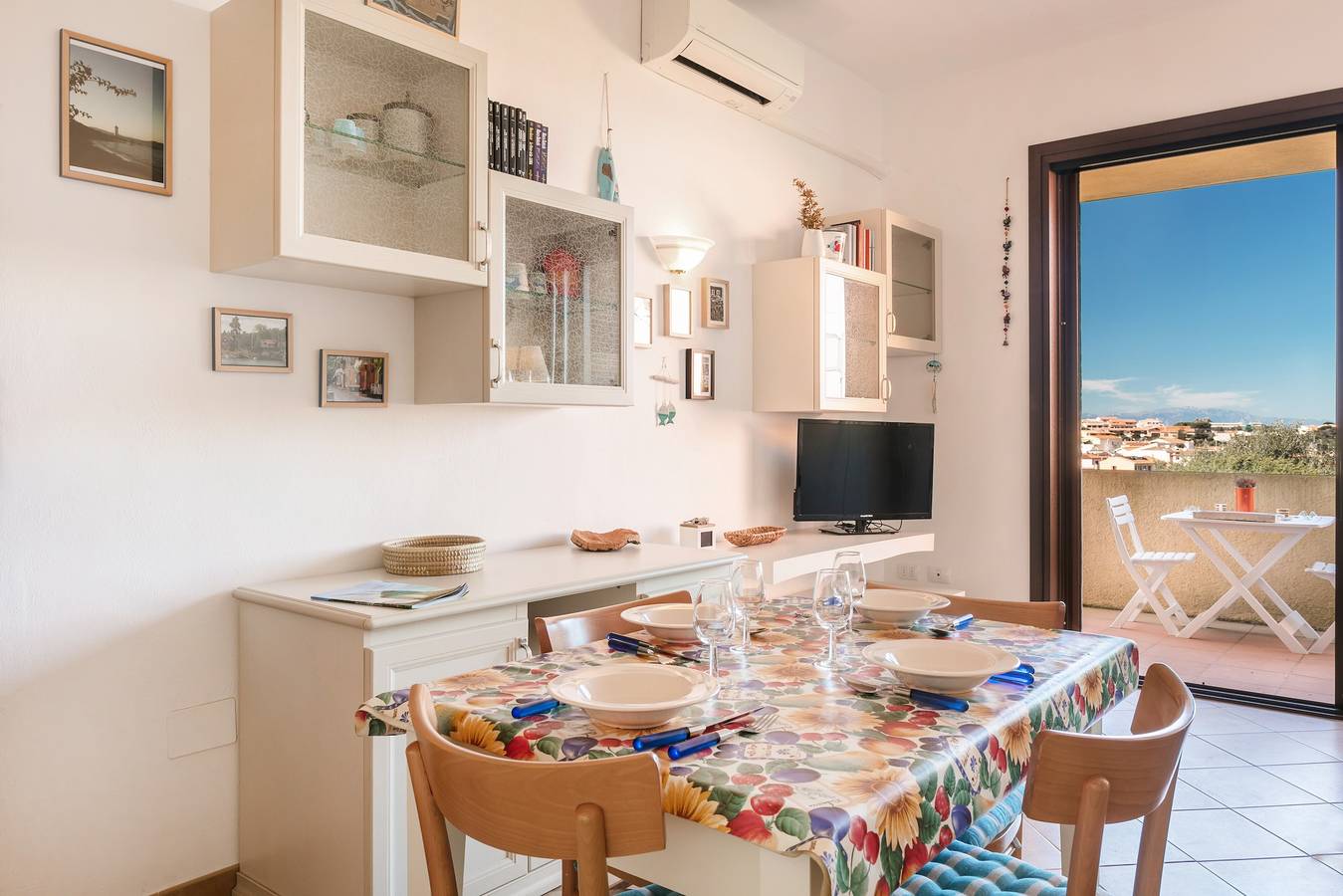 Ganze Wohnung, Ferienwohnung 'Splendido Bilocale Con Vista Mare 9' mit Meerblick, privater Terrasse und Klimaanlage in Palau (dorf), Palau (Sardinien)