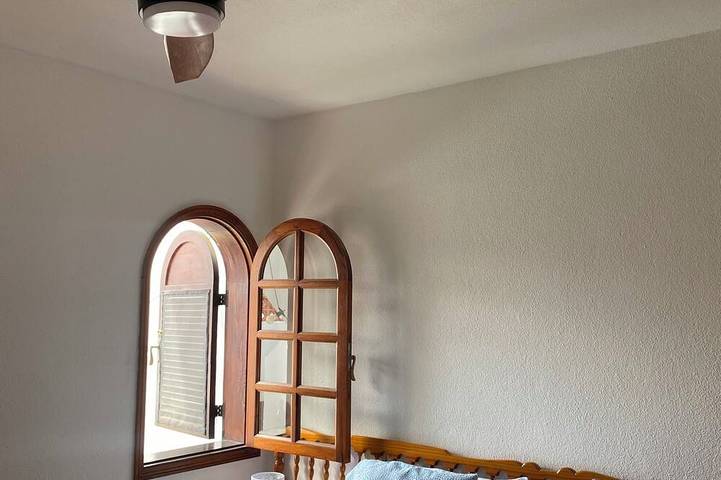 Neu!! Privates Haus auf dem Dach und kostenloser Pool, 50 Schritte vom Strand \"Rocky Point\" entfernt in Bajo del Medio (La Oliva), La Oliva
