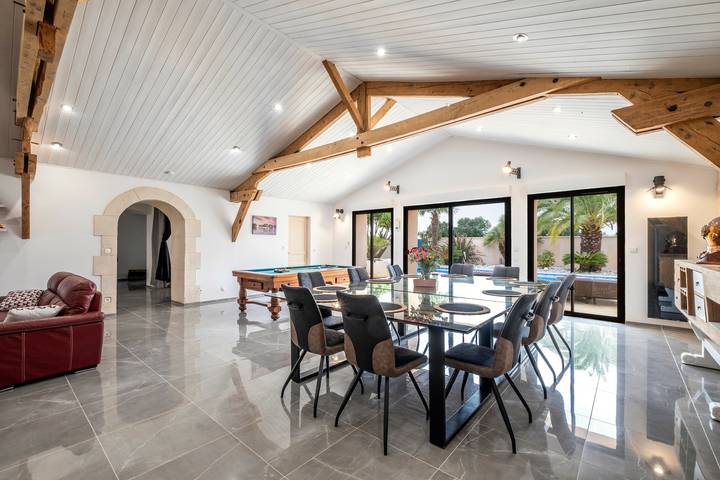 Villa Boyard - Pour 10 avec piscine privée et jacuzzi in Saint-Nazaire-sur-Charente, Rochefort region