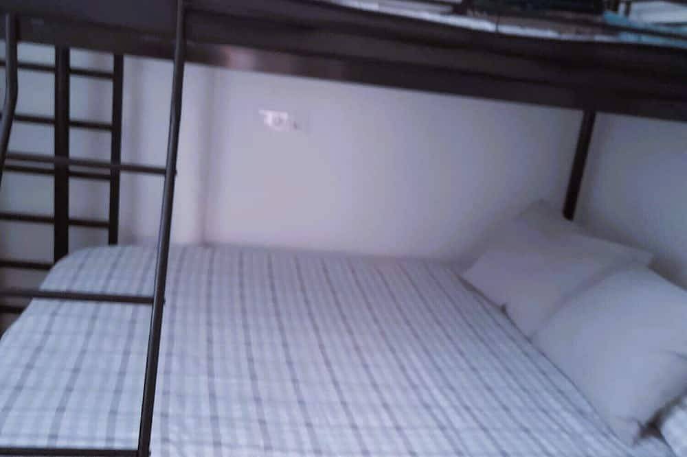Entire apartment, Precioso Ático con Terraza Reformado in Mataró, Costa del Maresme