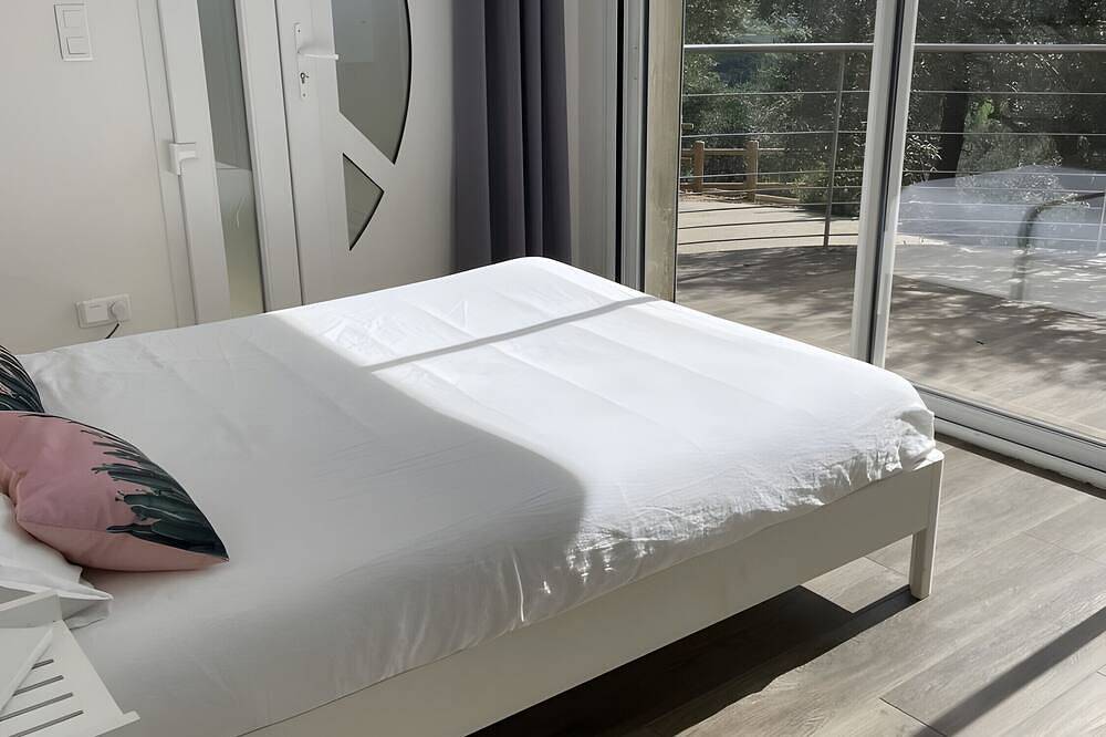 Luxury Villa – Panoramic Views with Mountain View, Wi-Fi and Air Conditioning in Volx, Parc naturel régional du Luberon