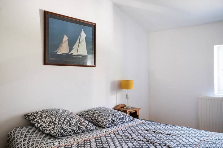 Bed and Breakfast 'Chambres D'hôtes Les Rosiers' with Shared Pool and Wi-Fi in Lyon, Lyon region