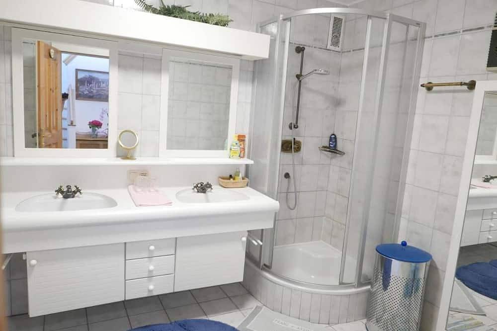 Stadthaus Franz Josef - Franz apartment for 4 to 6 people in Hallein near Salzburg in Göllstock, Hallein