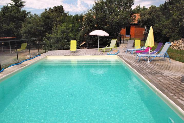 Gîte pour 4 personnes, avec piscine ainsi que terrasse et jardin, animaux acceptés en Ardèche - 4