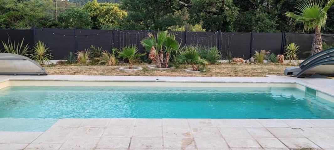 Location de vacances pour 10 personnes, avec piscine ainsi que jardin et vue à Sainte-Anastasie-sur-Issole - 3