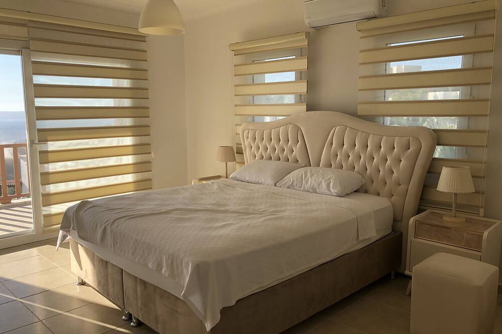 Beautiful Detached Villa with Sea View in Gümüşlük, Bodrum in Bodrum, Türkische Ägäis