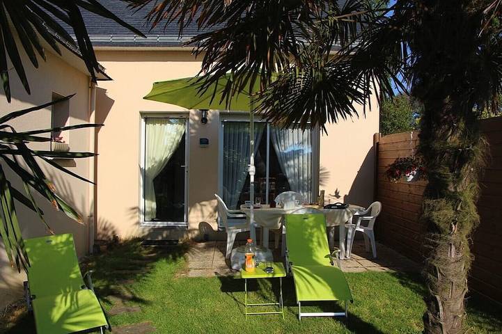 Ferienhaus für 4 Personen, mit Terrasse und Whirlpool sowie Garten - 1