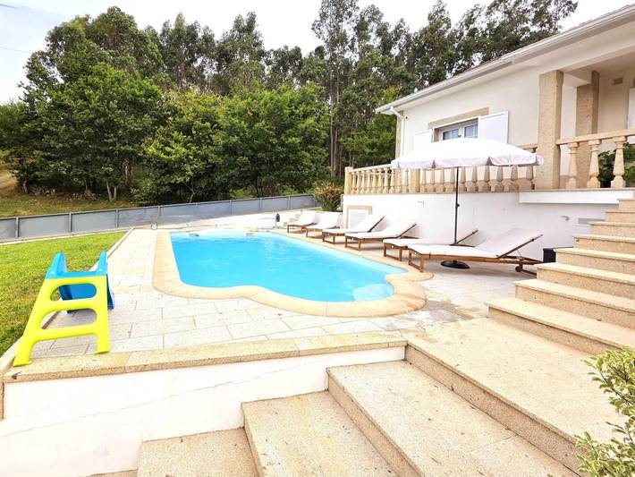 Maison de campagne pour 6 personnes, avec piscine et jardin dans Paredes de Coura
