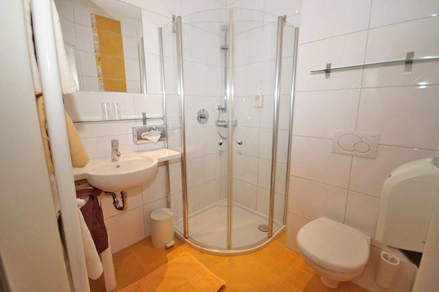 Entire holiday apartment, B&amp;B by Zillner in Zell am See (City), Zell am See