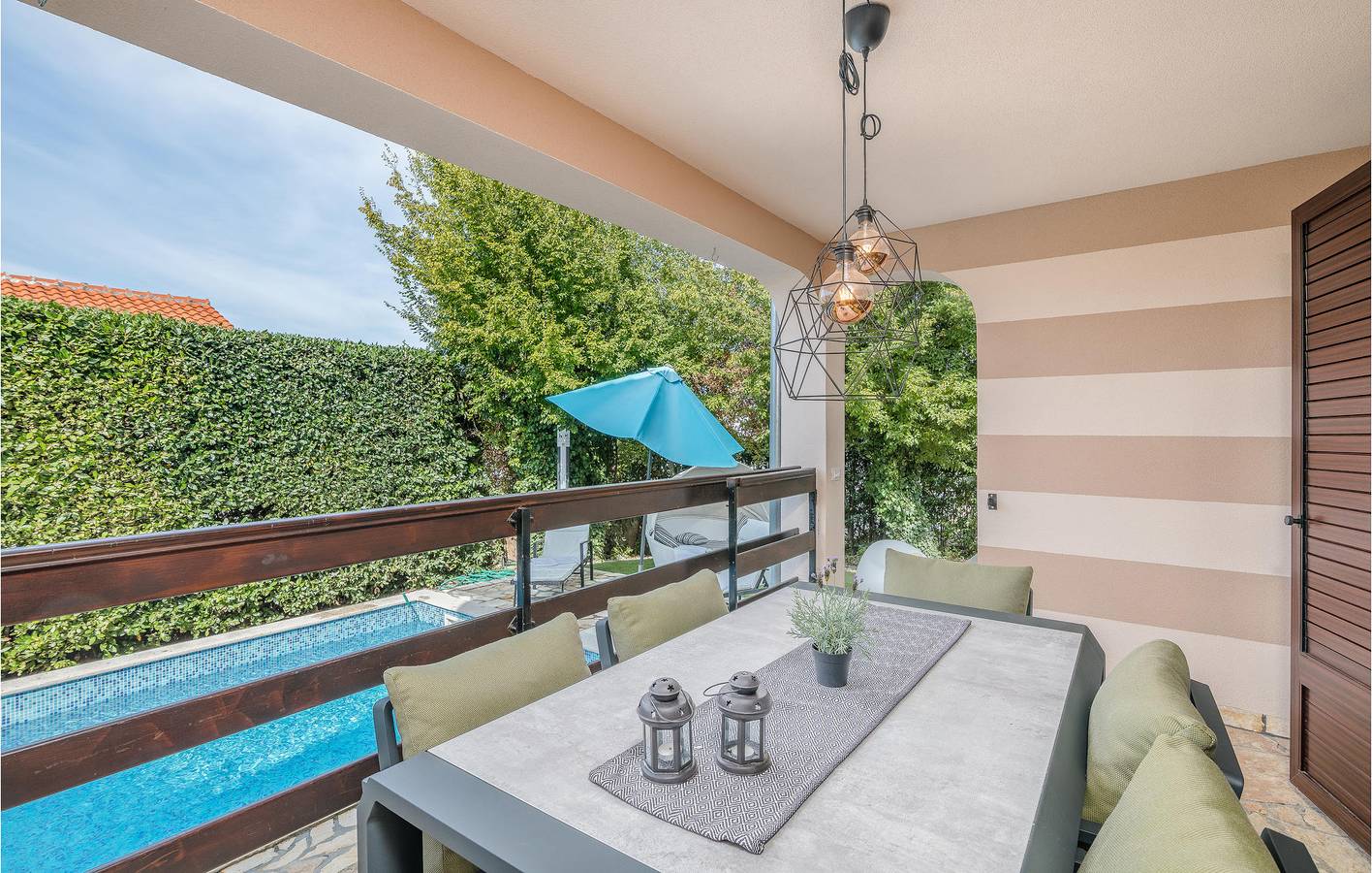 Moderne 135 m² große Wohnung mit Terrasse, Parkplatz und 1,5 km Entfernung zum Strand in Njivice, Krk