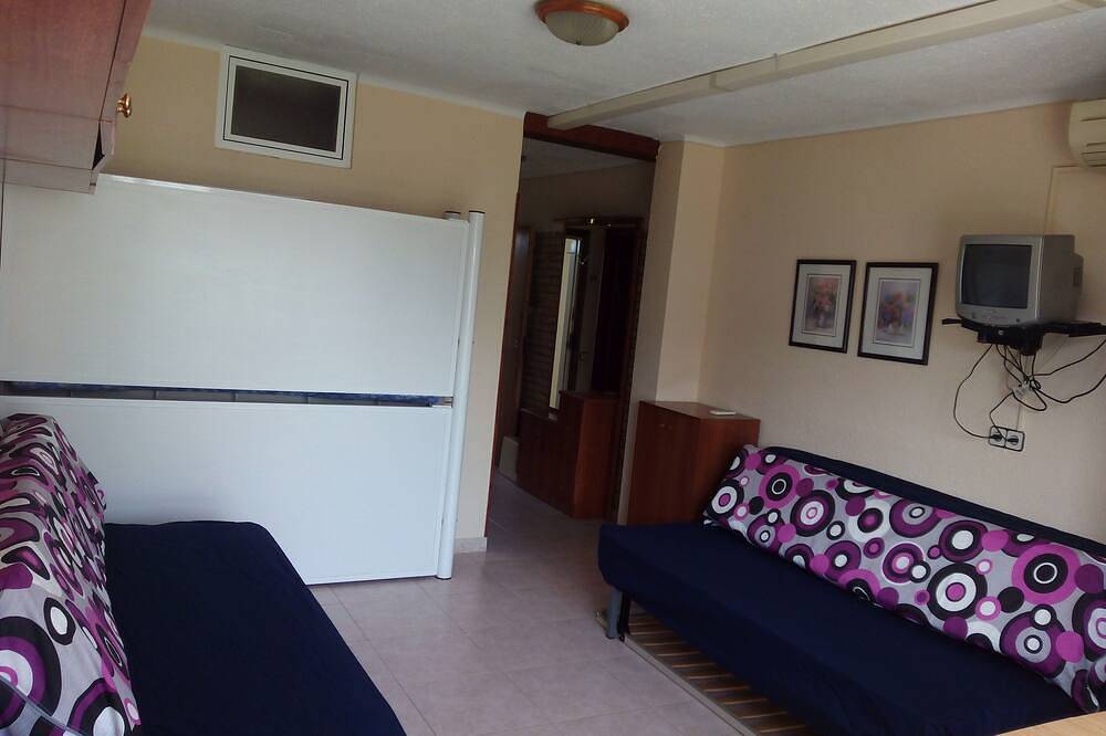 Appartement entier, Location studio à La Pineda (Salou) à 50 m de la plage jusqu'à 6 personnes in Platja de la Pineda, Costa Dorada