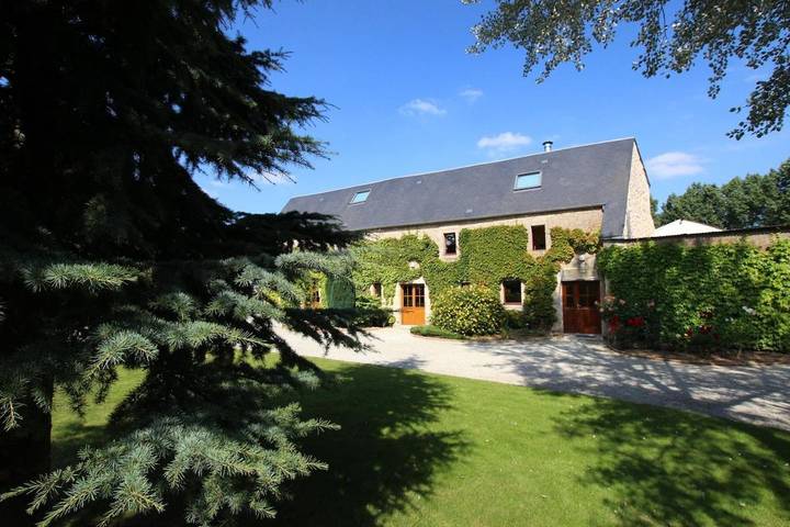 Location de vacances pour 10 personnes, avec jardin à Verson