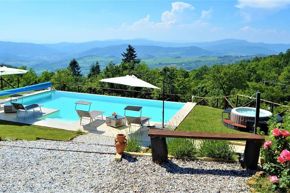 Toskanische Villa mit Infinity-Salzpool und beheiztem Whirlpool mit atemberaubender Aussicht in Pelago, Valdarno