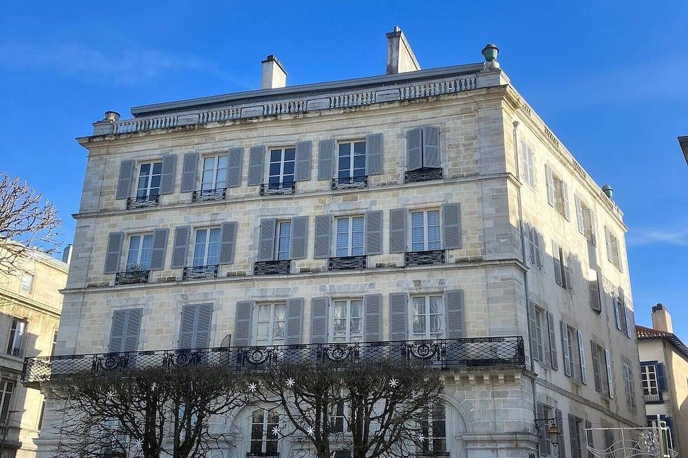 Entire apartment, Large, charming apartment in Bayonne's hypercentre in Bayonne, Bayonne region