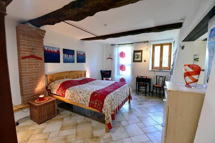 Appartamento intero, In the nature park: panorama, garden, terraces, fireplace, design, pet-free, quiet location in Arcevia, Provincia di Ancona