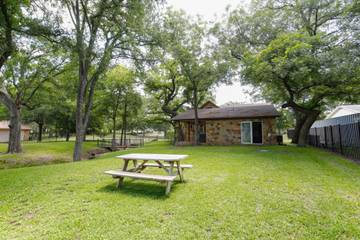 Vacation House for 13 Guests in Texas Hill Country, Texas, Picture 3