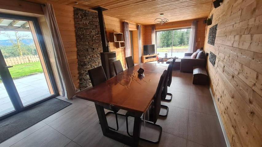 Gîte pour 6 personnes, avec jardin ainsi que terrasse et vue dans Longemaison