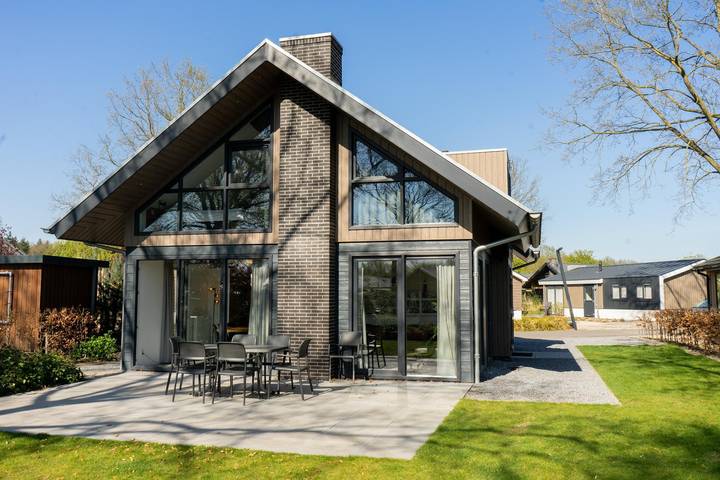 Chalet voor 10 personen, met tuin aan het Veluwemeer