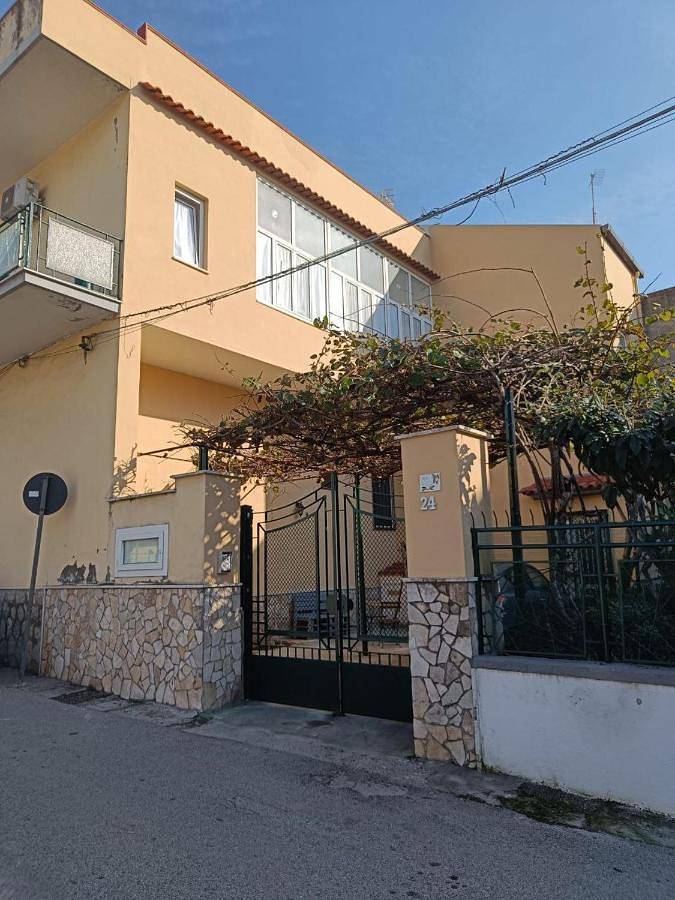 Two-Bedroom House in Mondragone, Caserta Provinz