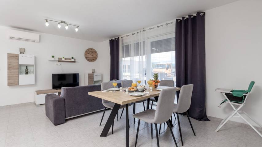 Villa pour 12 personnes, avec terrasse et jardin dans Rab - 4