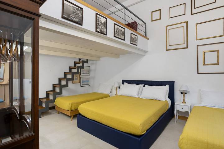 Ganze Wohnung, La Dimora Dei Reali – Yellow Suite mit Wlan und Klimaanlage in Neapel, Neapel Provinz