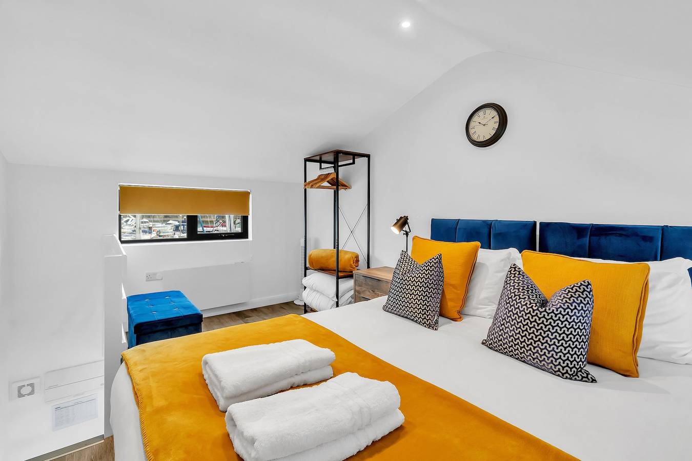 Entire apartment, On the Water 5 A One-of-a-Kind Stay | Free Parking | By My Getaways in Brighton Marina, Brighton