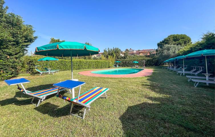 Gîte pour 7 personnes, avec piscine ainsi que terrasse et jardin à Tuoro sul Trasimeno - 3