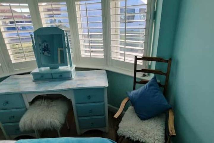 Beach house 200m to beach.Stylish, Modern Sleeps 6. Suit Summer or Winter break in Mablethorpe, Lincolnshire