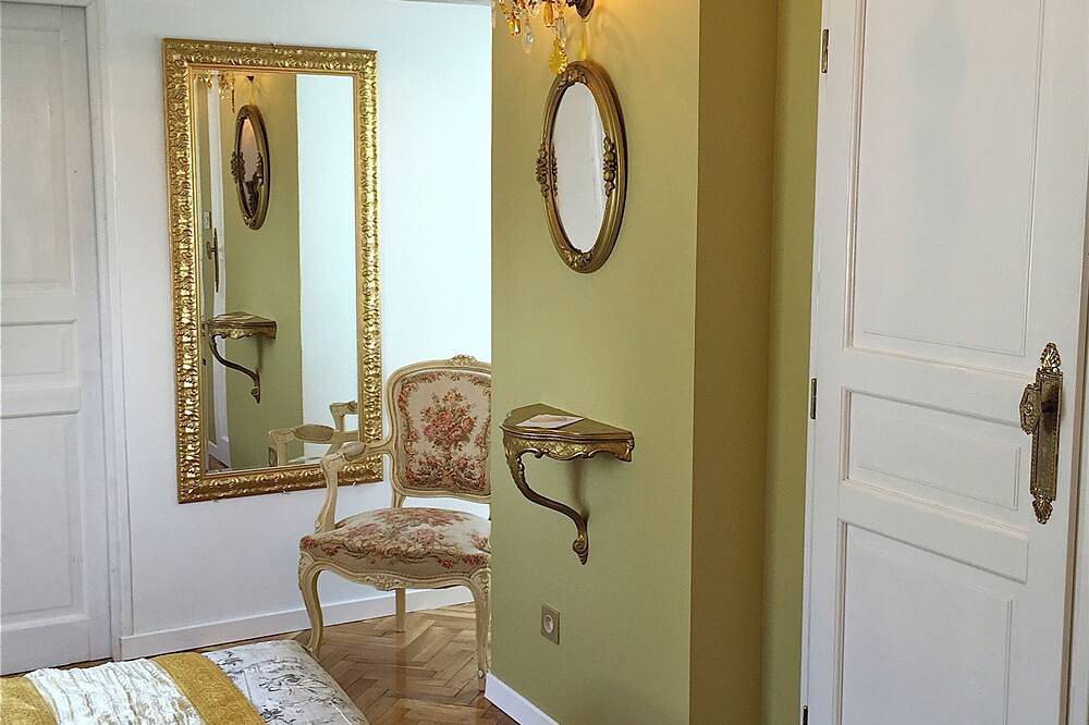 Sarah Room: Maison Elincourt B&B/ Bed and Breakfast and Spa + breakfast + Spa in Élincourt-Sainte-Marguerite, Oise