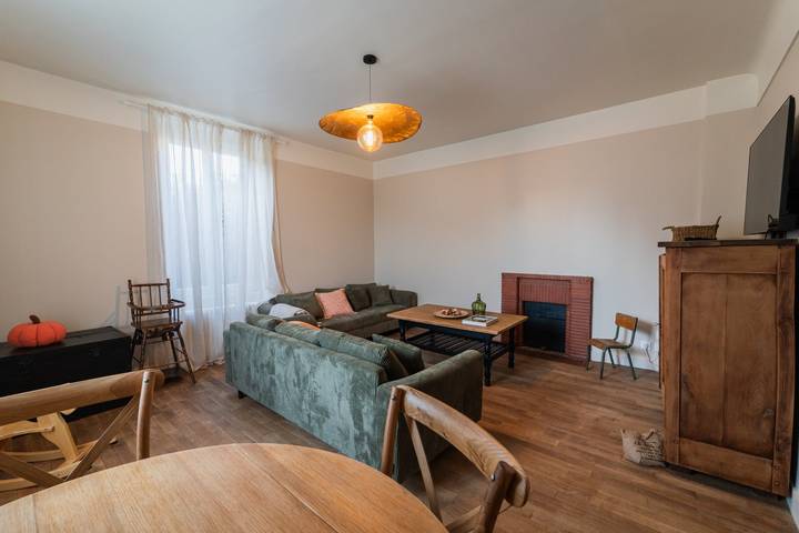 Gîte pour 13 personnes, avec jardin à Chasseneuil-du-Poitou - 4