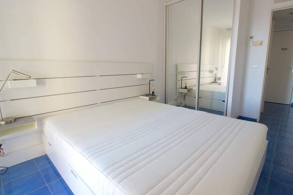 Appartement entier, Golfe Juan - 4 Personnes - Vue Mer - Piscine - Garage in Golfe-Juan, Vallauris