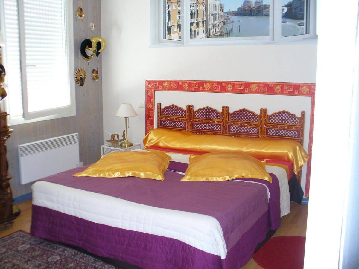 Double Room with Garden View in Saint-Denis-de-Pile, Région de Libourne